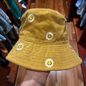 Smiley bucket hat